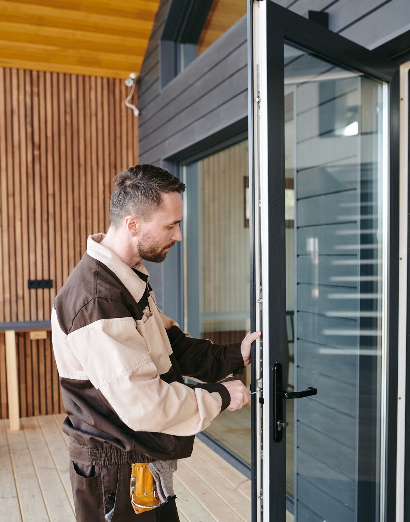 تركيب زجاج سكريت الرياض - أبواب سحاب كهربائية أوتوماتيكية