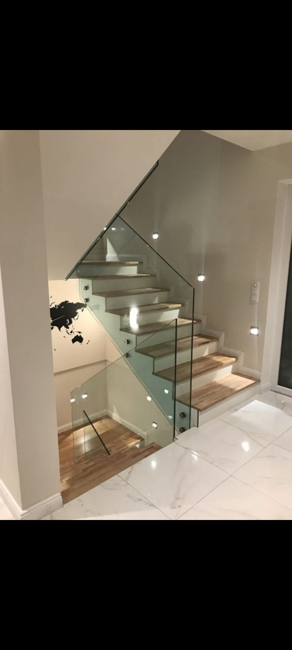 درابزين زجاجي شفاف للشرفات - إطلالة بانورامية