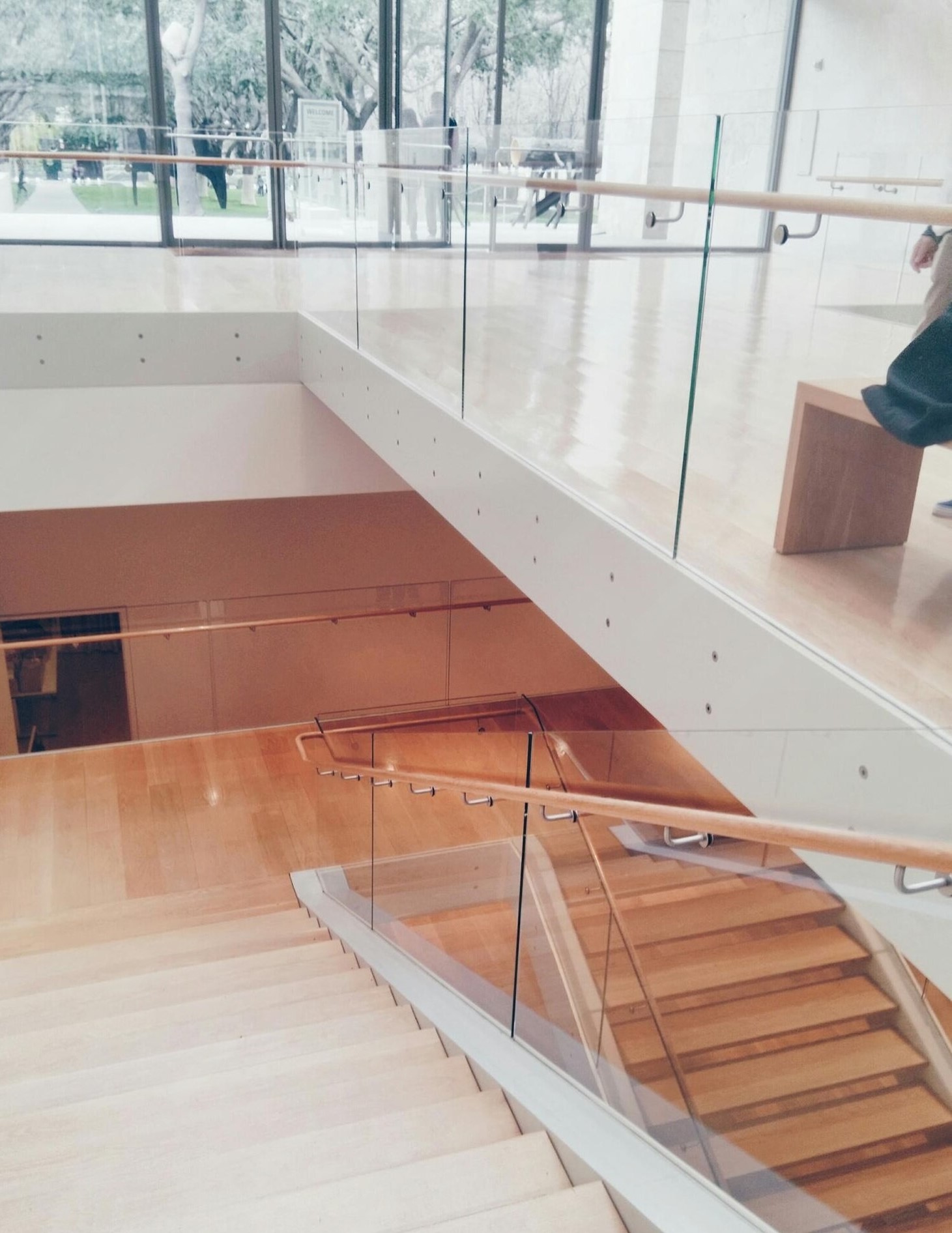 درابزين زجاجي مطفي - خصوصية عالية