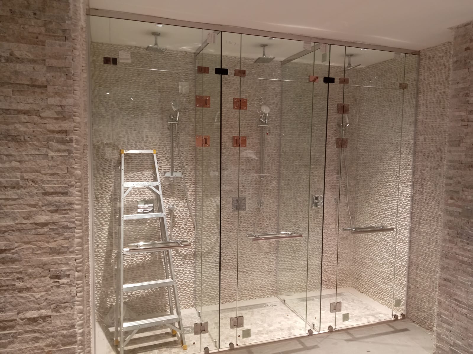كبائن شاور زجاجية حديثة - تصميم مودرن