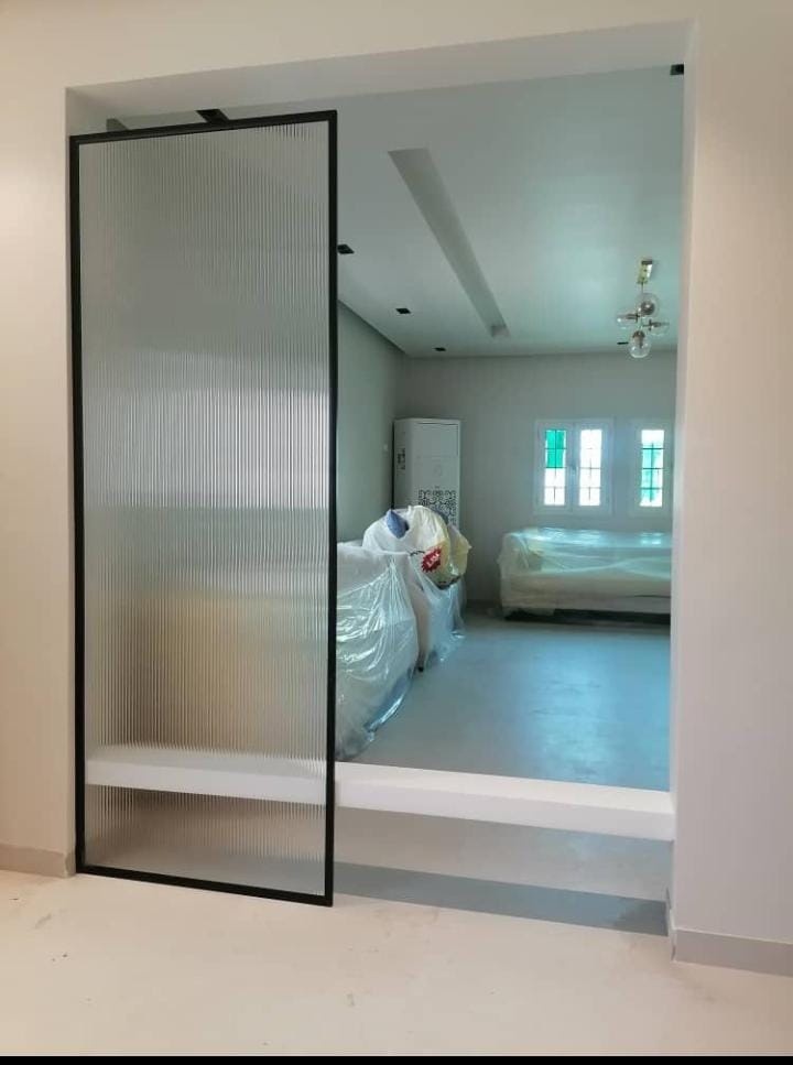 كبائن شاور زجاجية - باب د pivot